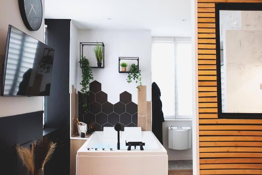 Love Room, La Douce Angevine Angers Exteriér fotografie